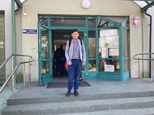 Na zdjęciu znajduje się uczeń klasy VII